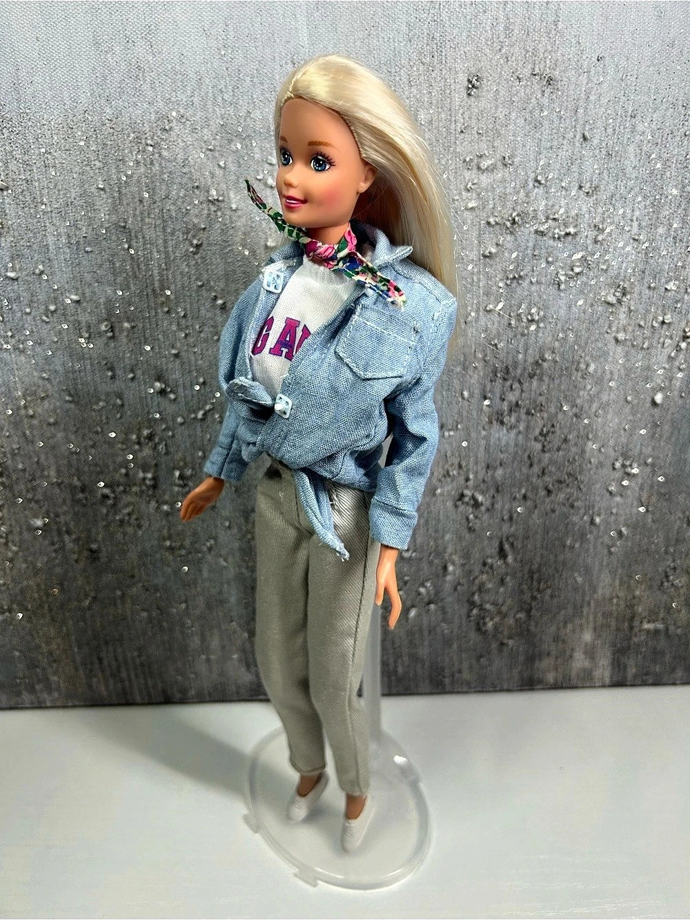 Gap Barbie 1996 - Picture 3 of 10